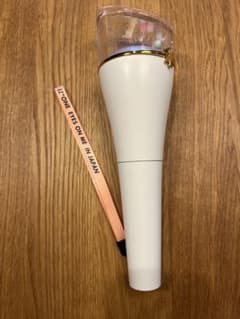 IZ*ONE ペンライト 本田仁美 ストラップ付き IZ*ONE ペンライト（ 本田仁美ちゃんカラーストラップ ） - メルカリ
