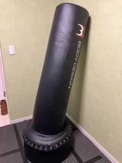 引き取り限定】BODY DESIGN スタンド型サンドバッグ - メルカリ