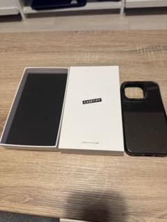 CASETiFY iPhone 케이스 미러 마무리