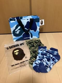 A BATHING APE カモ柄 ソックス 2足セット(ショッパー付き)のサムネイル