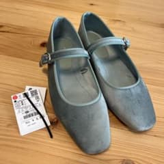 ZARA ベルベットフラットシューズのサムネイル