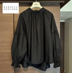 美品☆バーニーズ ニューヨーク バックリボン パフスリーブ 黒ブラウス 