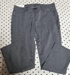 (新品)UNIQLO クロップドレギンスパンツ ヒッコリー Lのサムネイル