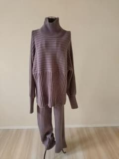 ハイネックニット パンツ セットアップのサムネイル