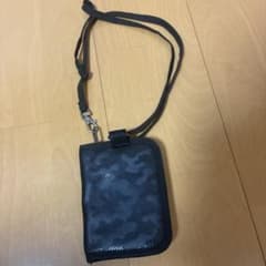 ネックストラップ付き 二つ折り財布 カモフラージュ柄のサムネイル