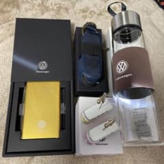 新品フォルクスワーゲン　ノベルティー　バッテリー　キーホルダー　クリップ　ボトルのサムネイル