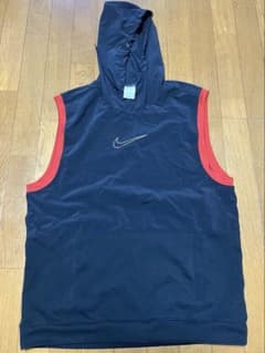 【本日限定値下げ】 Nike フード付きタンクトップ ブラック/レッドのサムネイル
