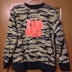 Undefeated スウェット トレーナー 総柄のサムネイル