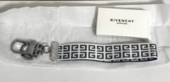 GIVENCHY ジバンシーロゴ入り⭐︎キーホルダー 新品未使用品のサムネイル