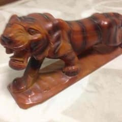 木彫りの虎のサムネイル