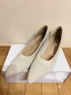Noubel Voug Relax パンプスアイボリー LL 24-24.5相当のサムネイル