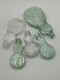 色違い　金平糖瓶　2個セット　レトロ瓶　ガラス 色違い 金平糖瓶 2個セット レトロ瓶 ガラス - メルカリ