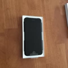 新品　本体　iPhone 7  32Ｇ　ブラック　黒のサムネイル