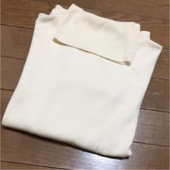 ユニクロ  タートルネック  オフホワイト Sのサムネイル