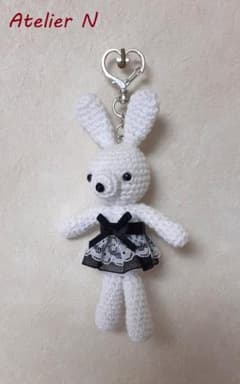 ☆White rabbit☆ 白うさぎのあみぐるみ キーホルダー ハンドメイドのサムネイル