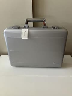 新品APIANA アタッシュケース シルバー - メルカリ