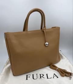 【FURLAフルラ レザー2WAYトートバッグ ショルダーバッグ キャメル 】のサムネイル
