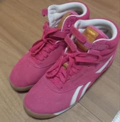 リーボック　スエードハイカットスニーカー