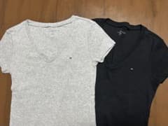 トミーヒルフィガー VネックTシャツ 2色セットのサムネイル
