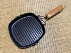 グリルパン　外寸２２cm四方　IH対応　ノンスティック（1回だけ使用）のサムネイル
