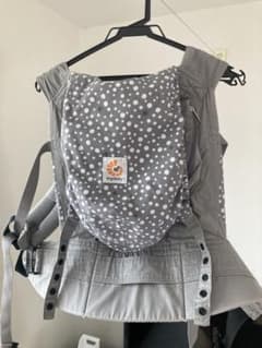 ergobaby 抱っこひも ドット柄 グレーのサムネイル