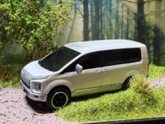 デリカd5 非売品ミニカー　ホワイト シルバーのツートンのサムネイル