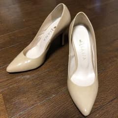 ★再値下げ★ベージュ パンプスのサムネイル