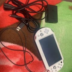 PlayStation®Vita（PCH-2000シリーズ） Wi-Fiモデル…のサムネイル