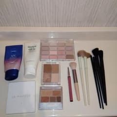 メイクアップキット アイシャドウパレットとブラシセットのサムネイル