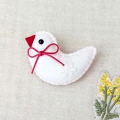 白文鳥のコットンブローチのサムネイル