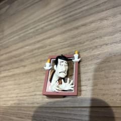 額縁から出る男性 フィギュアのサムネイル