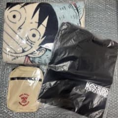 ワンピース×モスバーガー福袋2024 Tシャツ、ブランケット、ショルダーバッグのサムネイル