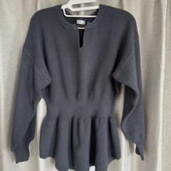 LOWRYS FARM 青ニット ペプラムトップスのサムネイル