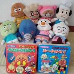 値下げしました！アンパンマンキャラぬいぐるみ、絵本セットのサムネイル