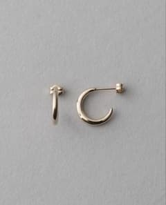 ete [ONLINE Limited] Crescent Moon Earrings