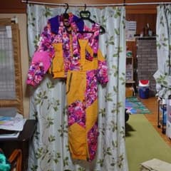 昔ながらのスキーウェアーのサムネイル