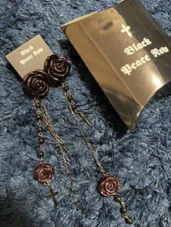 シオン様専用Black Peace Now 薔薇ピアス(2月14日迄)のサムネイル