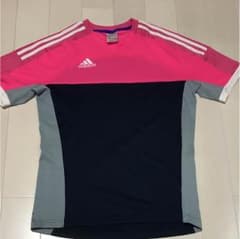 adidasピンクTシャツのサムネイル