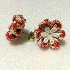 つまみ細工ピアスのサムネイル