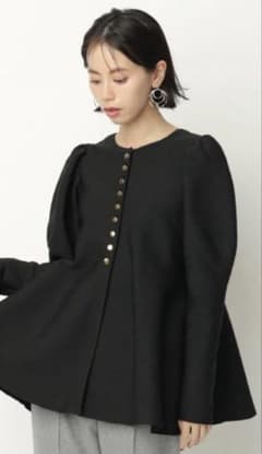カデュネ ペプラムパフニット 川上桃子さんコラボ 金ボタン 黒 - メルカリ