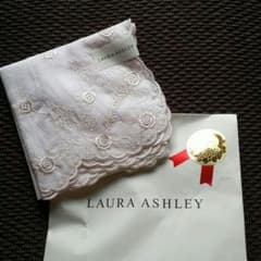 まりまり様専用　LAURA ASHLEYのハンカチのサムネイル