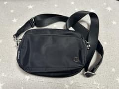 lululemon クロスボディバッグのサムネイル