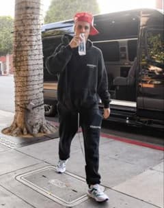 justin bieber 着用 Essentials セットアップM グレー - メルカリ
