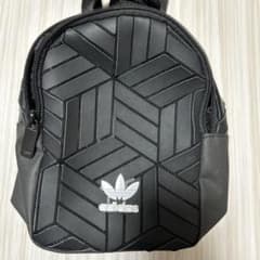 adidasリュックのサムネイル