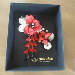 chou-chou 髪飾り 赤 白 振袖 成人式のサムネイル