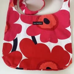 【人気❣️】　marimekko マリメッコ　花柄 ウニッコ　ショルダーバッグのサムネイル