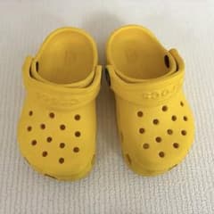 crocs キッズ サンダル 〈C6〉のサムネイル