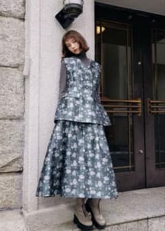 【極美品】cnel タックペプラムジャガードベスト36 花柄 極美品】cnel タックペプラムジャガードベスト36 花柄 - メルカリ