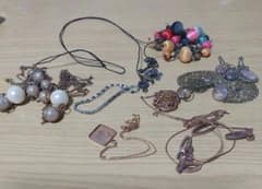 Junk items: Necklaces and bracelets, bundle sale.