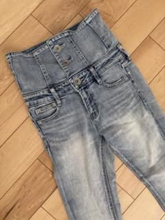 ハイウエスト スキニーデニムパンツのサムネイル